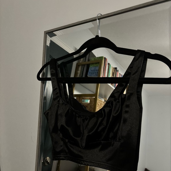 Black cropped top - Picture 2 of 3